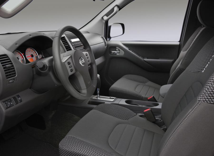  Nissan Frontier Sport Appearance Package 2012 года  (фото 9 из 17)